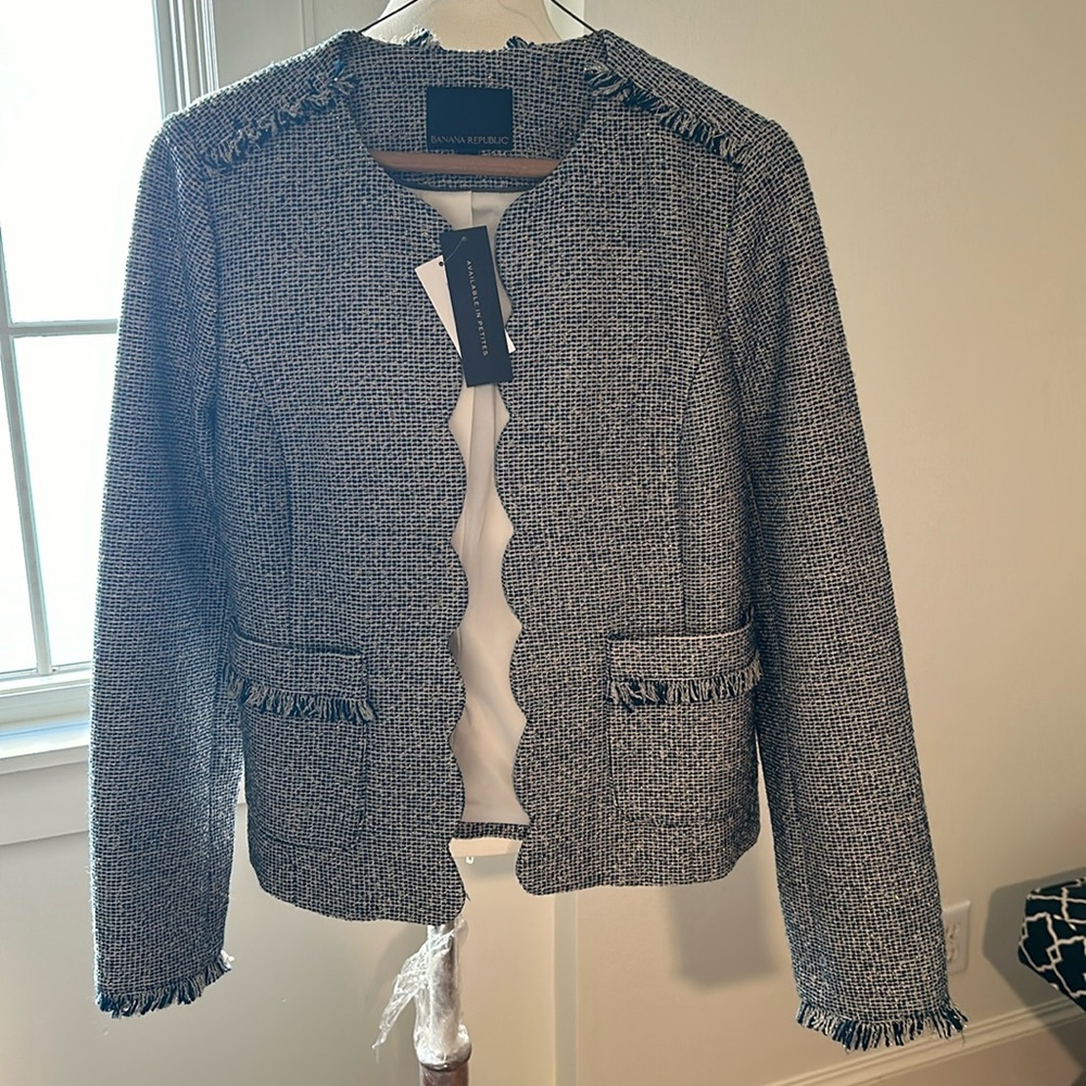 Navy and white Banana Republic jacket. Size 8. Still has tags.